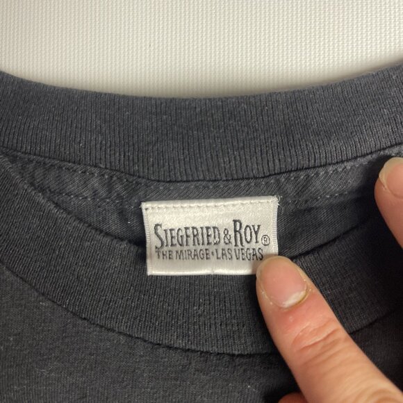 Vintage 2000 Siegfried and Roy T-Shirt Mens Tiger Cub Magic (**XL, but read**) - Picture 6 of 11